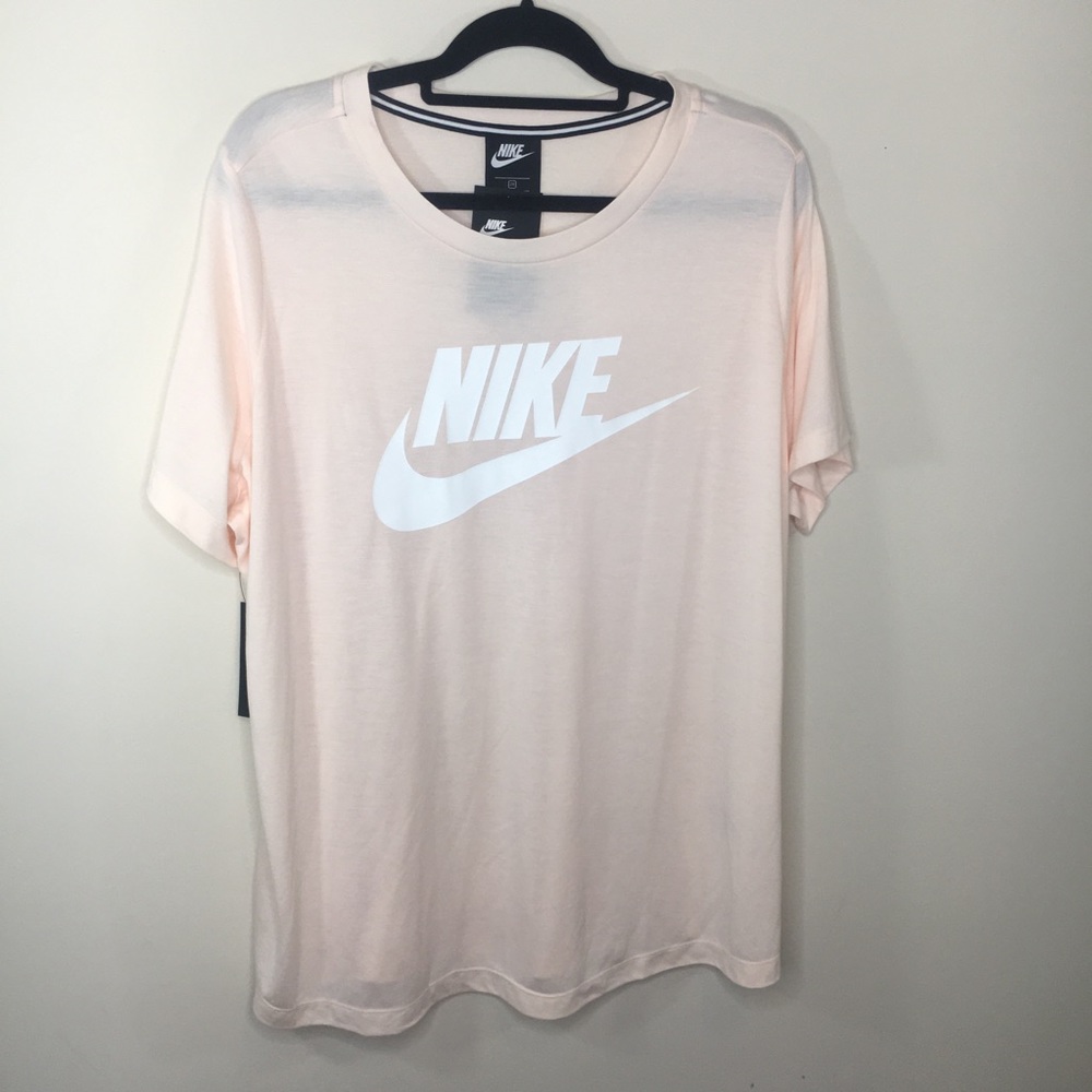 NWT Women’s Nike Tee Shirt - Size 2X